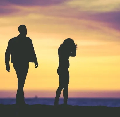 pareja-triste-a-contraluz